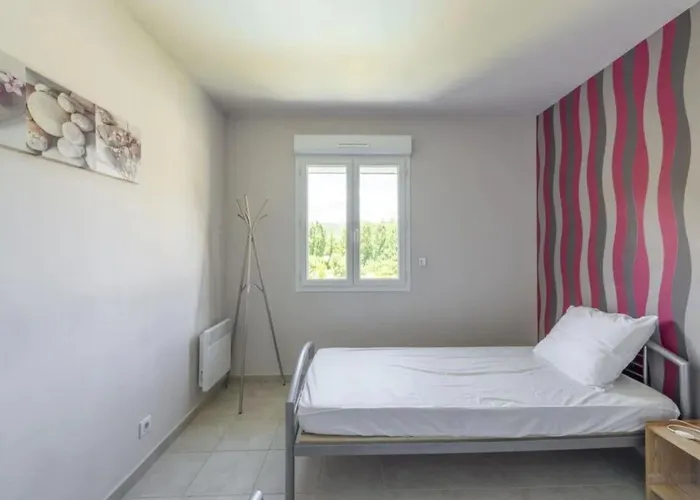 Fuer 5 Personen Und 1 Kind In By Interhome